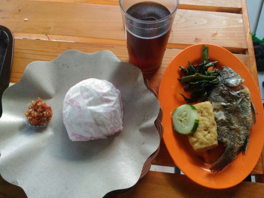 Sarapan di Ayam Nelongso Kepanjen